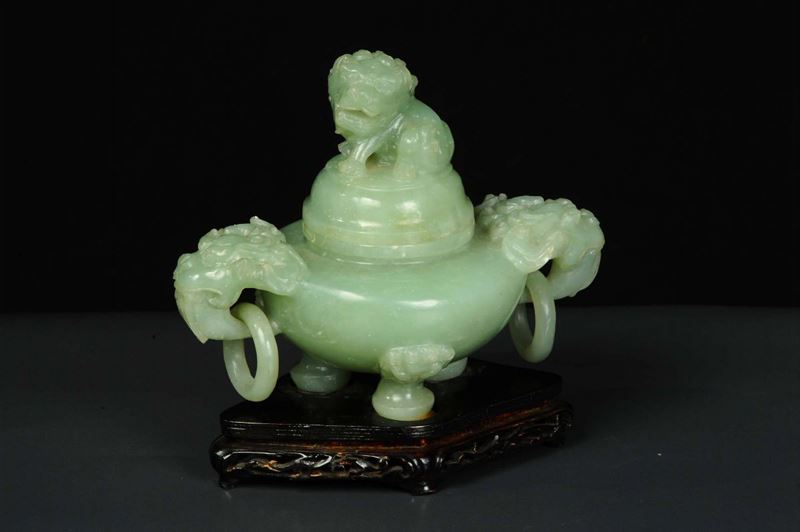 Zuccheriera in pietra dura, XX secolo  - Auction Oriental Art - Cambi Casa d'Aste
