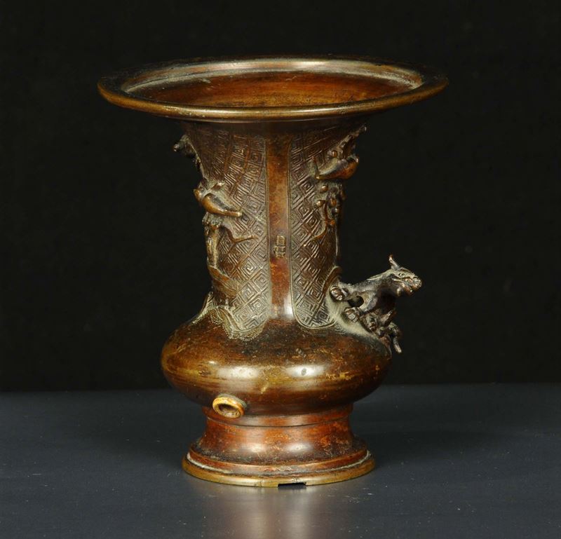 Vasetto in bronzo, Cina fine XIX secolo  - Asta Arte Orientale - Cambi Casa d'Aste