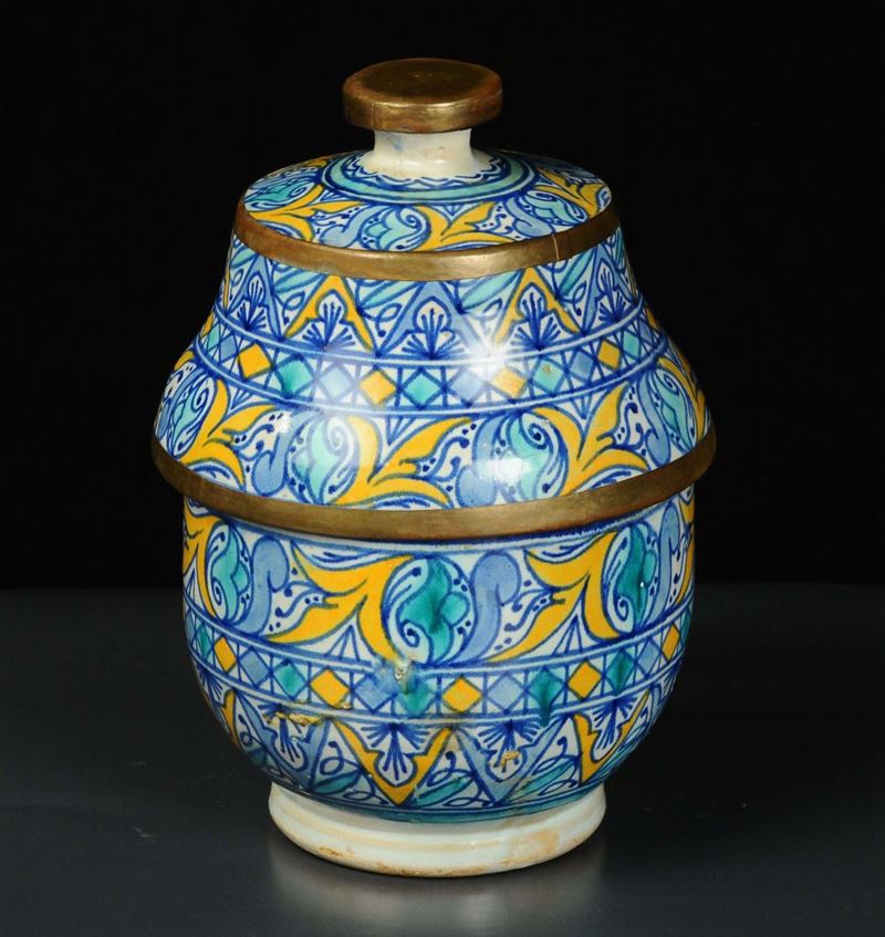 Vaso con coperchio, Persia fine XIX secolo  - Auction Oriental Art - Cambi Casa d'Aste