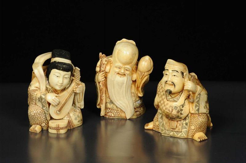 Tre sculture diverse in osso e avorio firmate  - Auction Oriental Art - Cambi Casa d'Aste