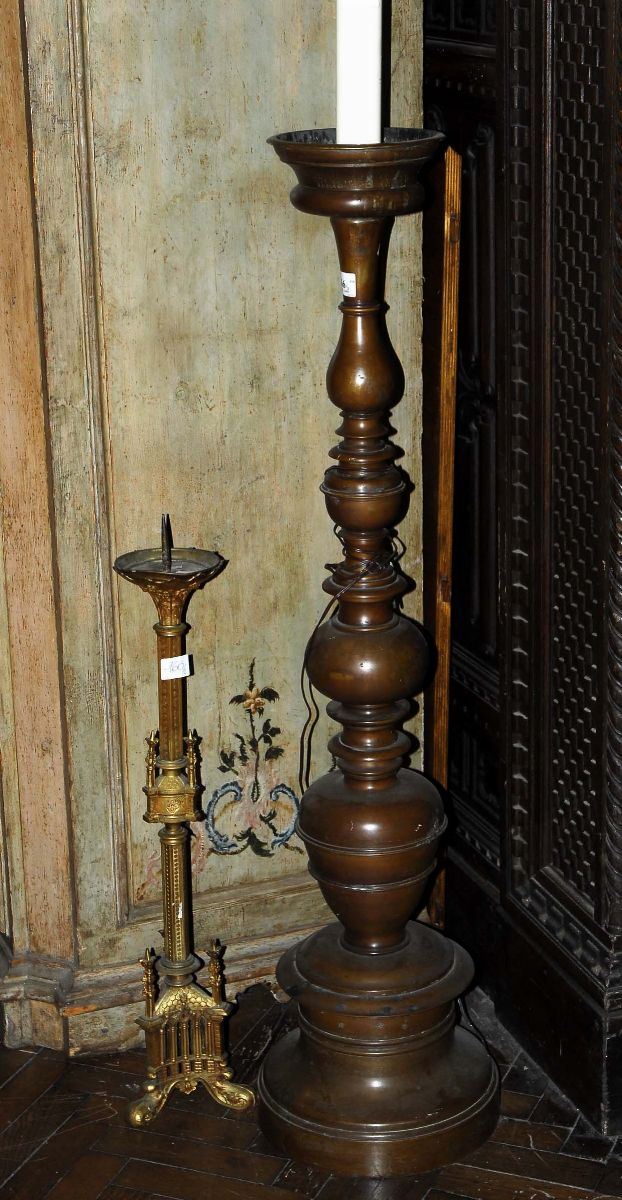 Piantana e candeliere in bronzo, fine XVIII secolo  - Asta Asta OnLine 07-2012 - Cambi Casa d'Aste