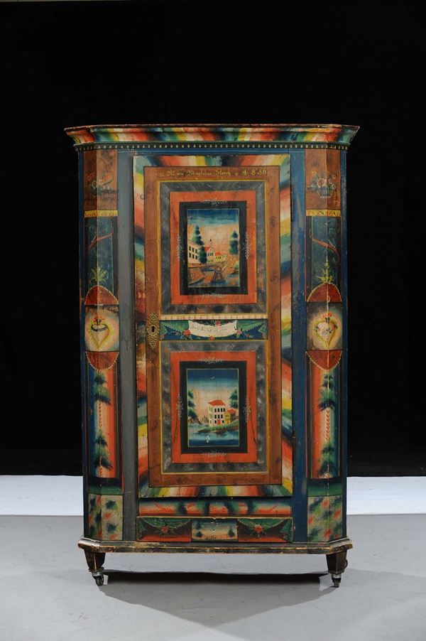 Armadio in legno laccato in policromia. Arte Tirolese, XIX secolo