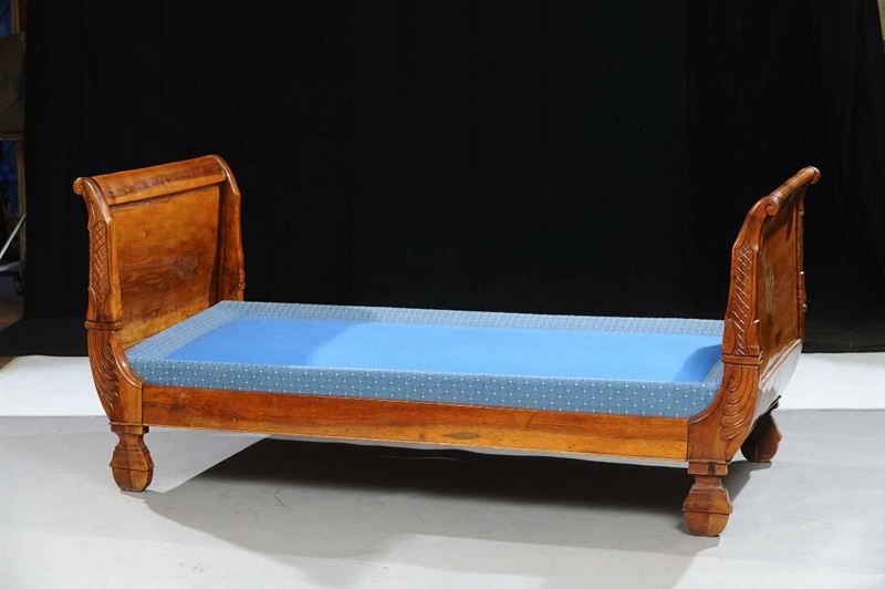 Letto a barca in noce, XIX secolo  - Asta Antiquariato, Argenti e Dipinti Antichi - Cambi Casa d'Aste