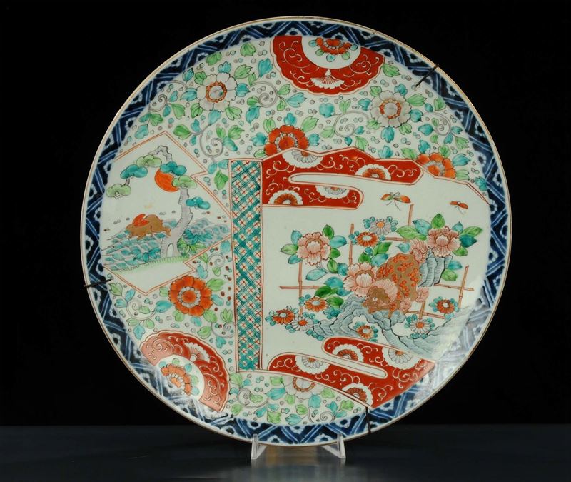 Grande piatto in porcellana Imari, Giappone fine XIX secolo  - Auction Oriental Art - Cambi Casa d'Aste