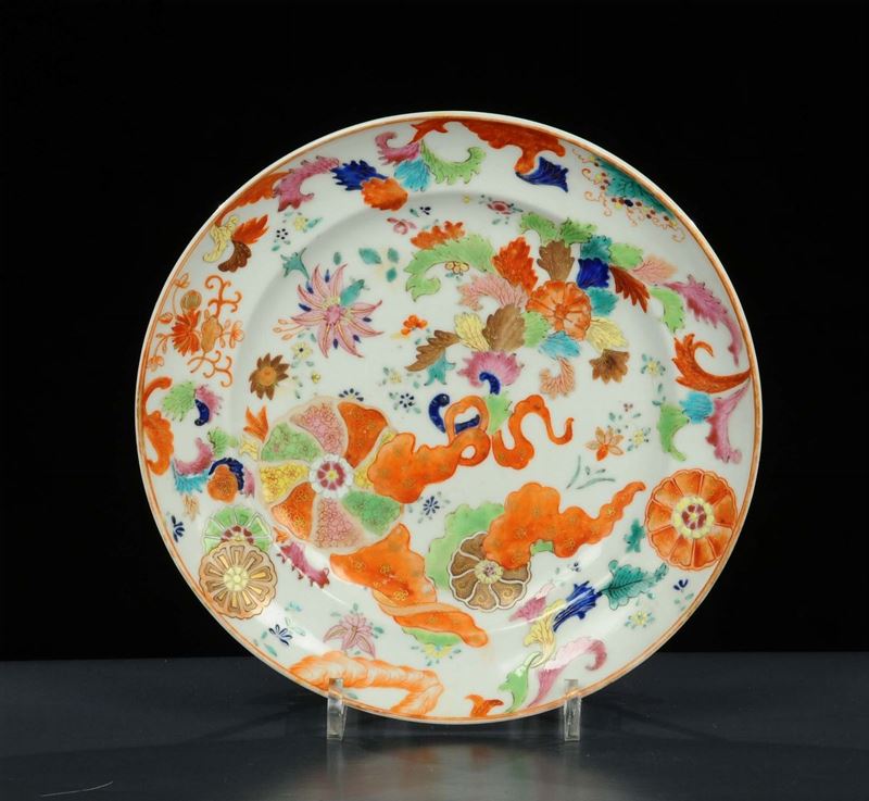 Piccolo piatto in porcellana, Cina XVIII secolo  - Asta Arte Orientale - Cambi Casa d'Aste