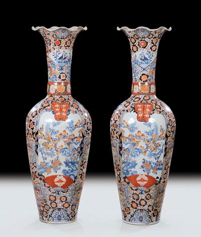 Coppia di Grandi Vasi in Porcellana con Decoro Imari, Fine XIX Secolo