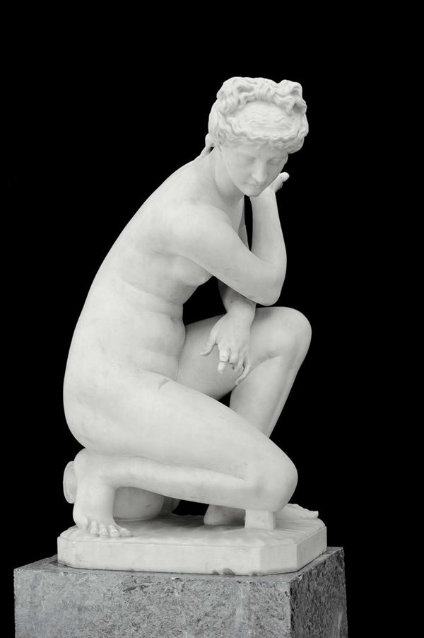 Statua in marmo raffigurante Venere inginocchiata, Francia XIX secolo