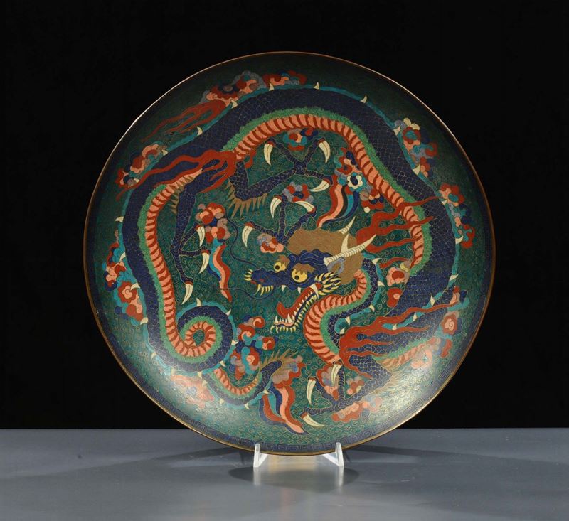 Piatto in metallo con smalti cloisonne, XX secolo  - Asta Antiquariato, Argenti e Dipinti Antichi - Cambi Casa d'Aste