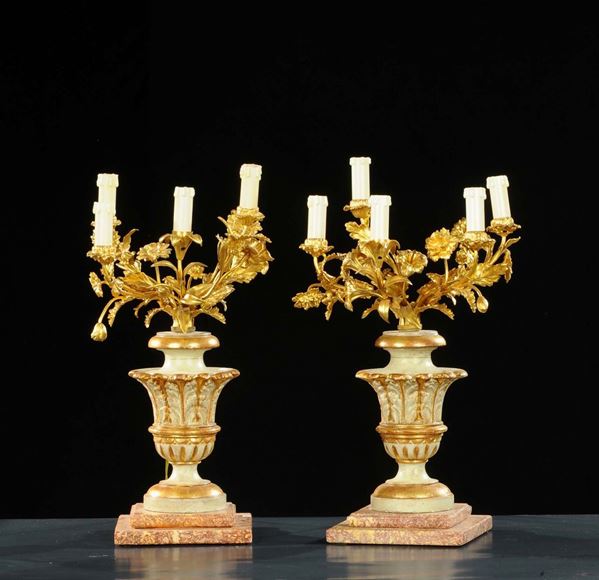 Coppia di candelieri in legno e bronzo dorato, XIX secolo