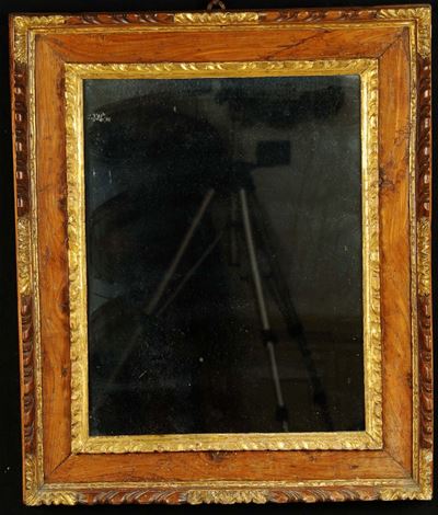 Specchiera a Cassetta in Legno Intagliato e Dorato, XVIII Secolo