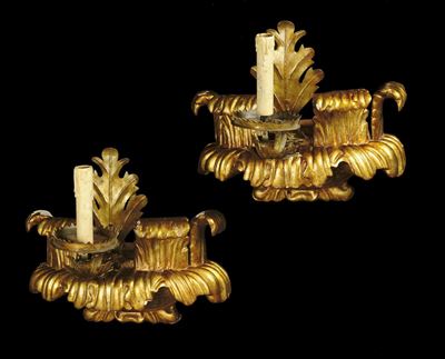 Coppia di Appliques a una Luce in Legno Intagliato e Dorato, XIX Secolo