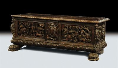 Cassapanca in Noce Riccamente Intagliato, XVII-XVIII Secolo
