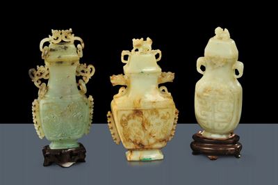 Tre Vasetti in Giada Diversi, Cina