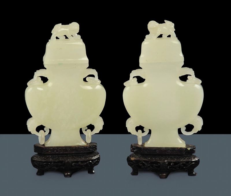 Coppia di vasetti piatti in giada, Cina XX secolo  - Auction Oriental Art - Cambi Casa d'Aste