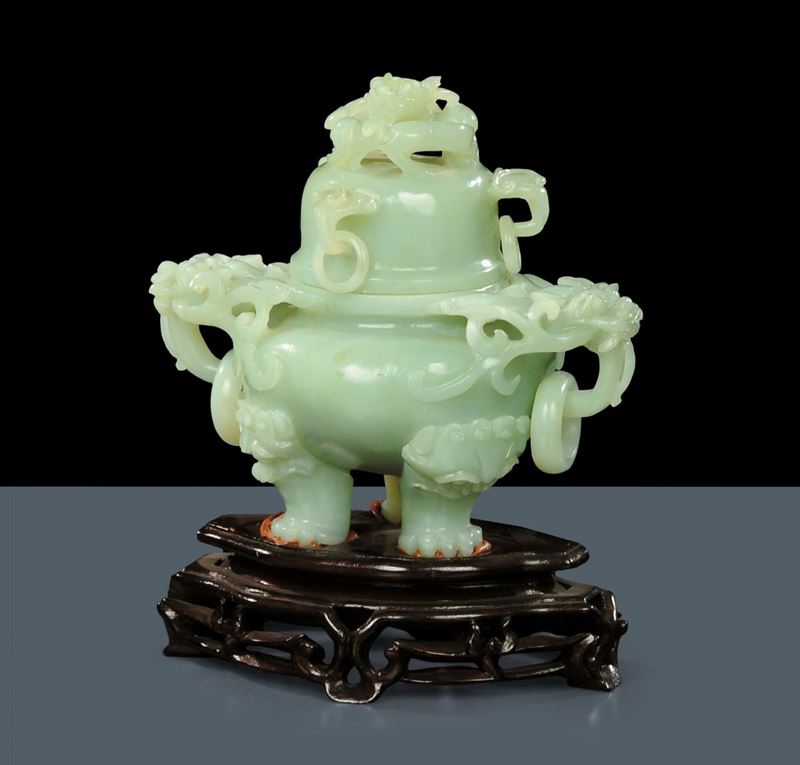 Bruciaincenso in giada con coperchio, Cina XX secolo  - Auction Oriental Art - Cambi Casa d'Aste