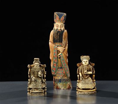 Coppia di Statuine in Osso e una di Funzionario, Cina XX Secolo