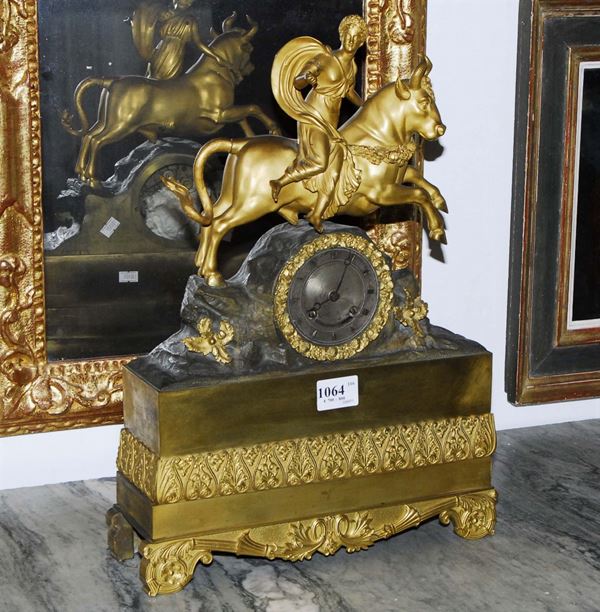 Pendola da tavolo in bronzo dorato raffigurante Ratto D'Europa, XIX secolo