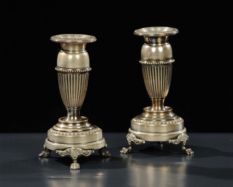 Coppia di candelieri in argento, gr. 480  - Auction OnLine Auction 12-2011 - Cambi Casa d'Aste