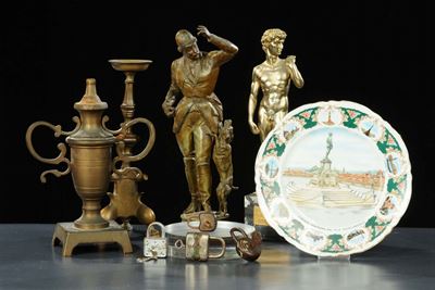 Lotto di Oggetti Vari tra Cui Statuine ed Altro