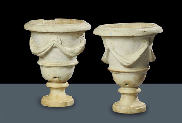 Coppia di vasi in marmo, fine XVIII secolo
