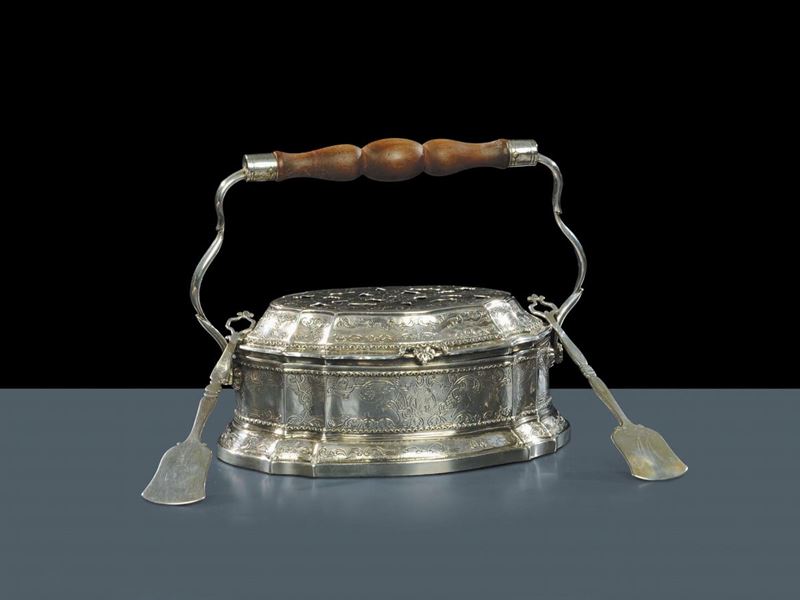 Scaldino in argento fuso, sbalzato, traforato e cesellato, Milano prima metˆ XVIII secolo  - Auction Antiquariato, Argenti e Dipinti Antichi - Cambi Casa d'Aste