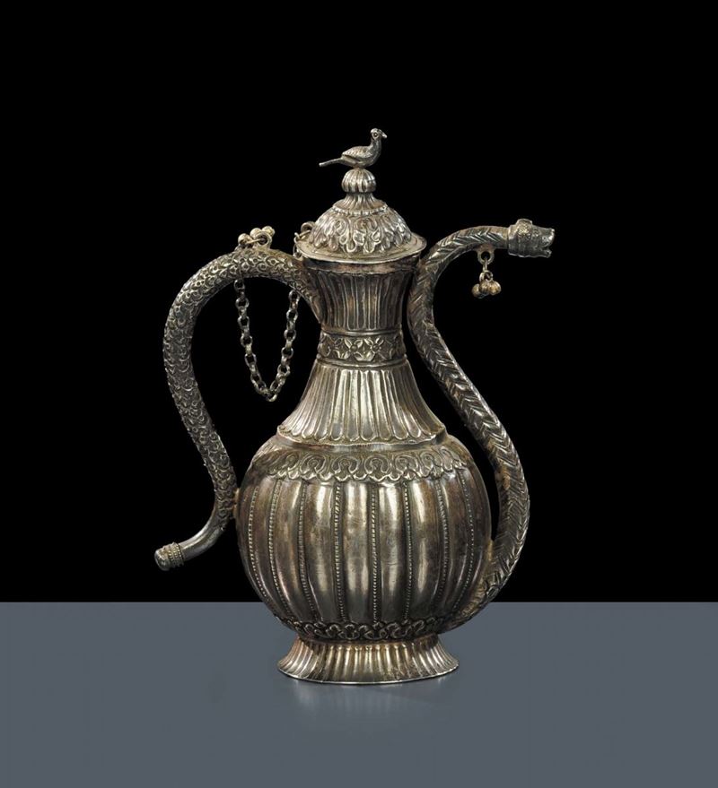 Brocchetta in argento sbalzato, Arte Ottomana del XVIII secolo  - Asta Antiquariato, Argenti e Dipinti Antichi - Cambi Casa d'Aste