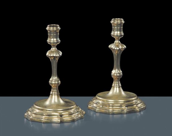 Coppia di candelieri in argento sbalzato e fuso, Toscana XVIII secolo