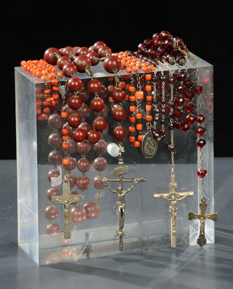 Lotto di cinque rosari antichi in argento e materiali naturali  - Auction Antiquariato, Argenti e Dipinti Antichi - Cambi Casa d'Aste