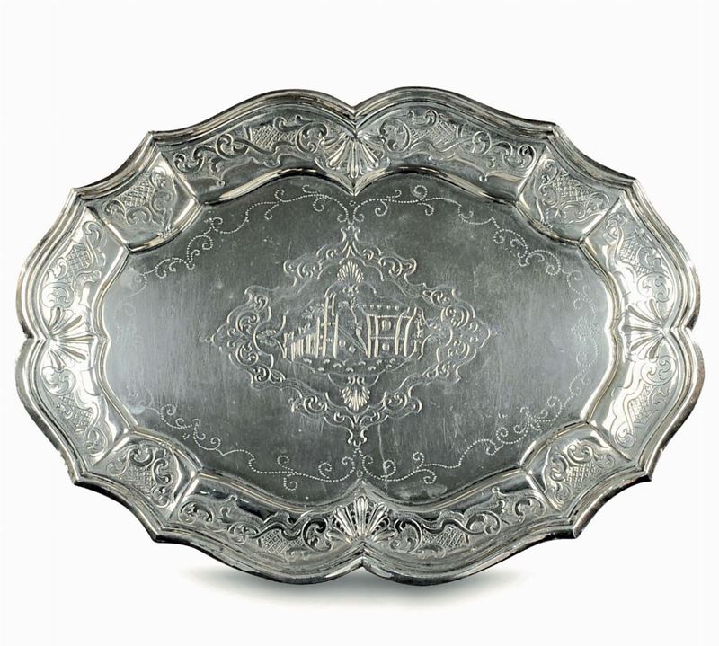 Vassoietto in argento sbalzato e cesellato, Milano metÃ  XVIII secolo  - Asta Argenti da Collezione - I - Cambi Casa d'Aste