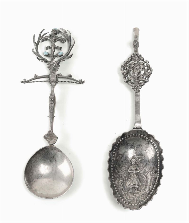 Lotto composto da due cucchiai da cerimonia in argento fuso e sbalzato, Germania XIX secolo  - Asta Argenti e Gioielli - Cambi Casa d'Aste