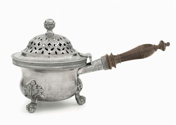 Scaldino in argento sbalzato, fuso e cesellato, probabile manifattura italiana, inizio XIX secolo