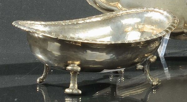 Zuccheriera a vaschetta in argento sbalzato, Italia fine XIX secolo inizio XX secolo