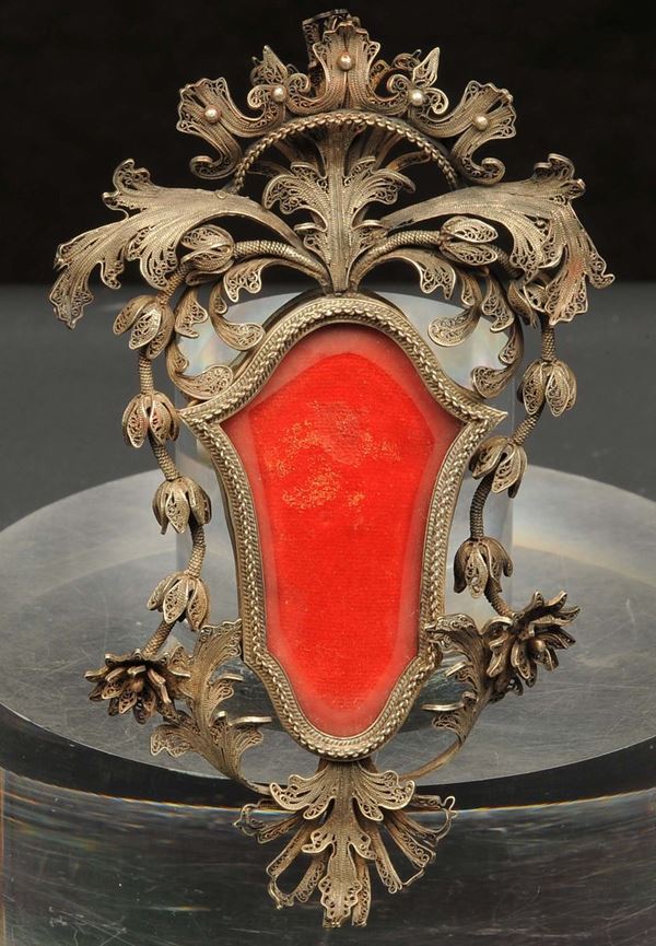 Piccola teca sagomata in argento, Italia XVIII secolo