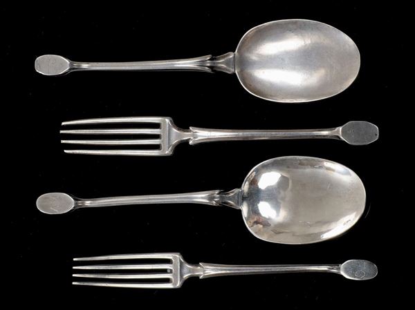 Lotto di posate in argento fuso e sbalzato, Italia inizi XVIII secolo