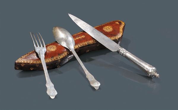 Coltello, forchetta e cucchiaio in argento con monogramma AT, Milano? XVIII secolo