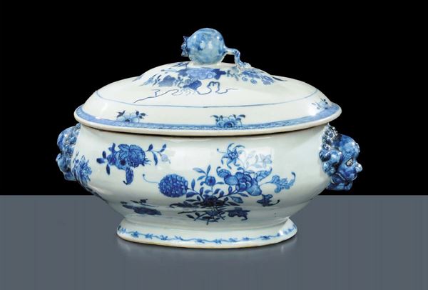 Zuppiera in porcellana bianca e blu, Cina XVIII secolo