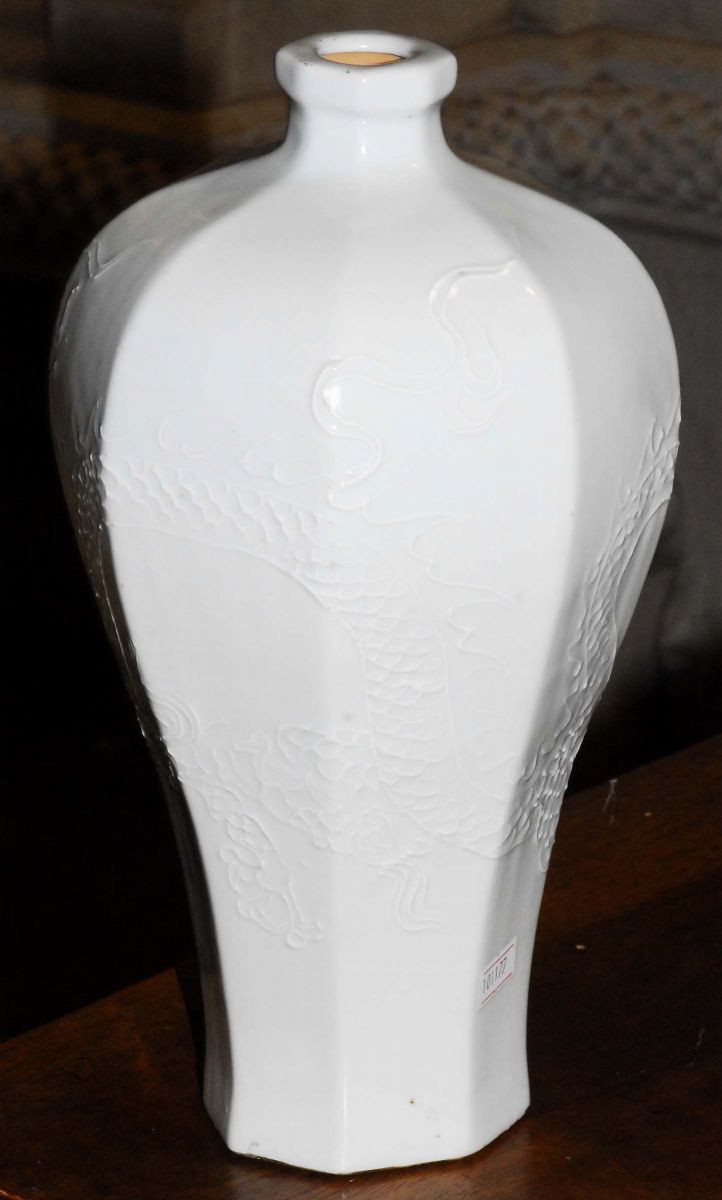 Vaso in Porcellana Bianca, Cina XVIII Secolo