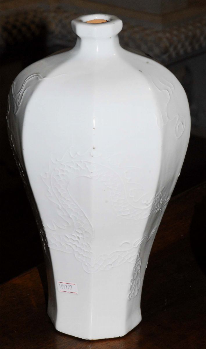 Vaso in Porcellana Bianca, Cina XVIII Secolo