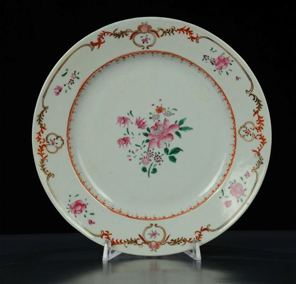 Piatto in porcellana, Cina XVIII secolo, periodo rosa