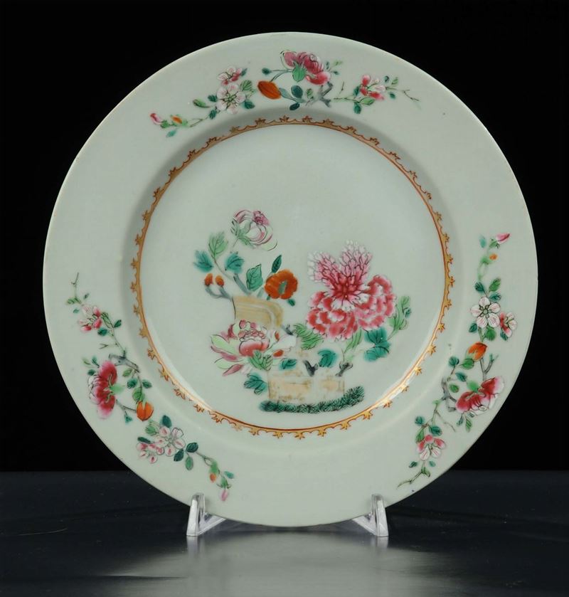 Piatto in porcellana, Cina XVIII secolo periodo rosa  - Asta Arte Orientale - Cambi Casa d'Aste