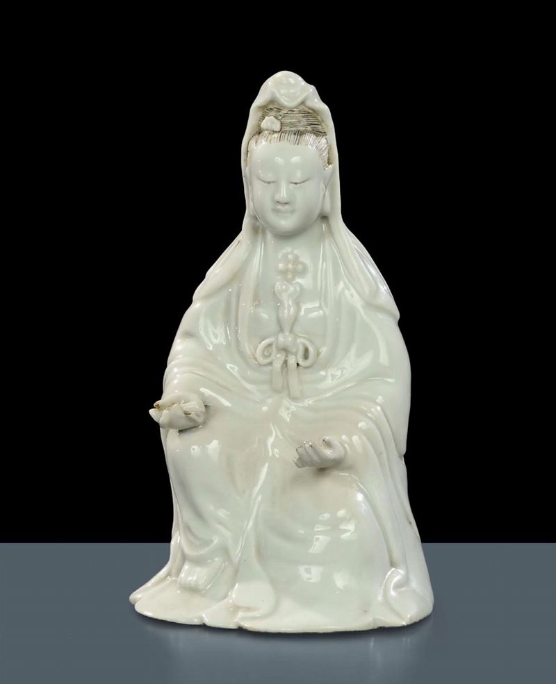 Guanyin in porcellana bianca, Cina  - Asta Arte Orientale - Cambi Casa d'Aste