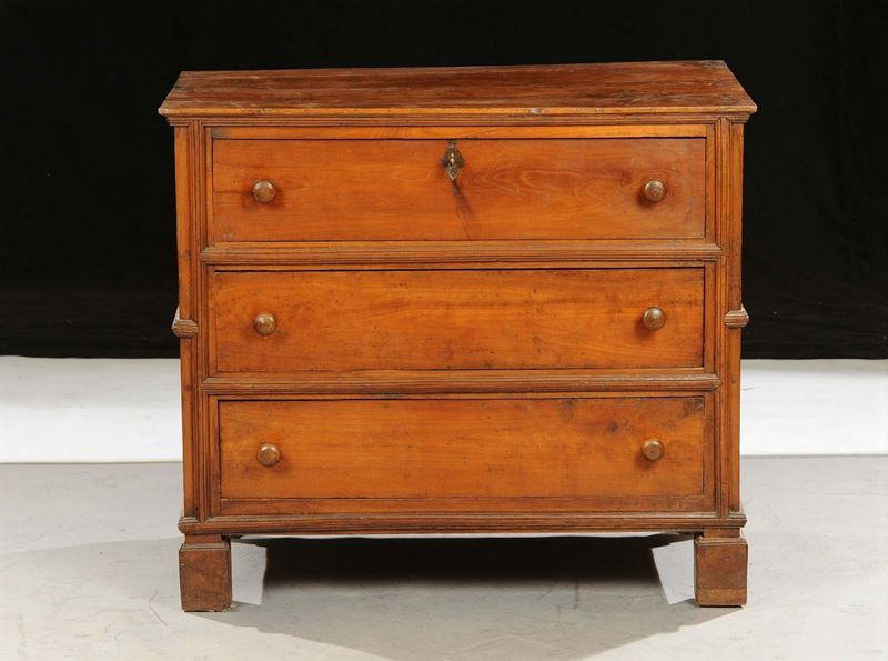 Comoncino a tre cassetti, XX secolo  - Auction Antiquariato, Argenti e Dipinti Antichi - Cambi Casa d'Aste