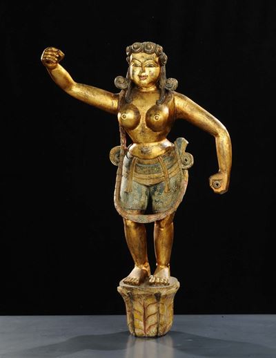 Scultura in Legno Intagliato e Dorato Raffigurante Figura Femminile, India Fine XIX Secolo