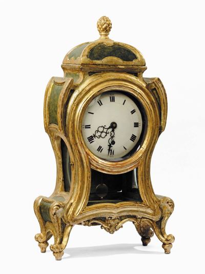 Rara Pendola da Tavolo con Cassa in Legno in Stile Barocchetto Piemontese, Italia Metà XVIII Seco...