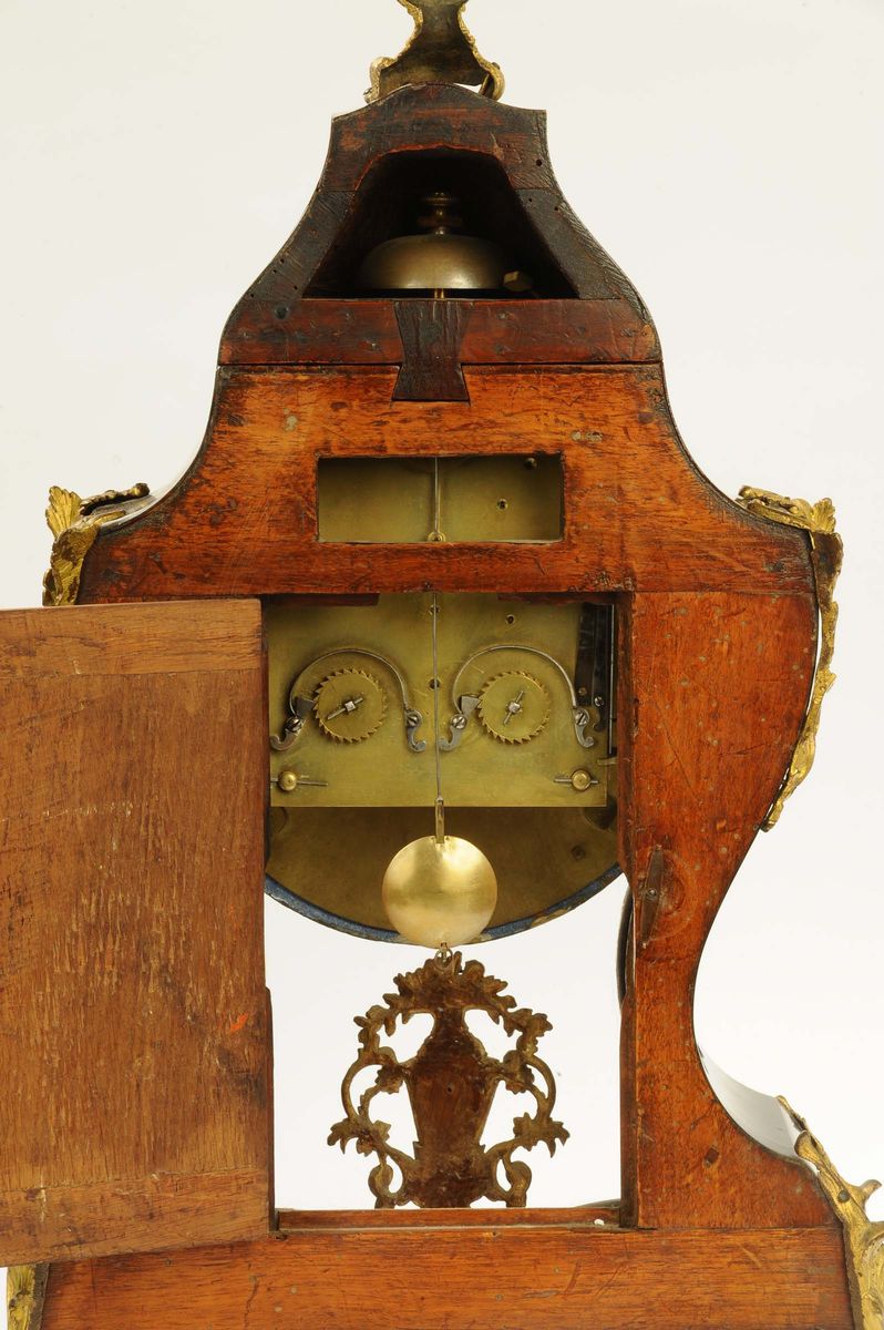 Rara Pendola Luigi XV con Cassa in Legno Lastronata in Tartaruga e Fregi Dorati, Palermo Seconda ...