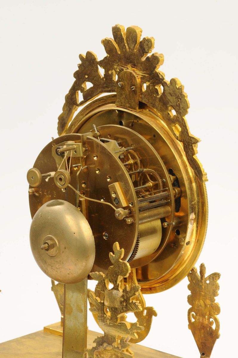 Pendola Scheletrata in Bronzo Dorato a Quattro Colonne Cesellate, Francia Inizio XIX Secolo