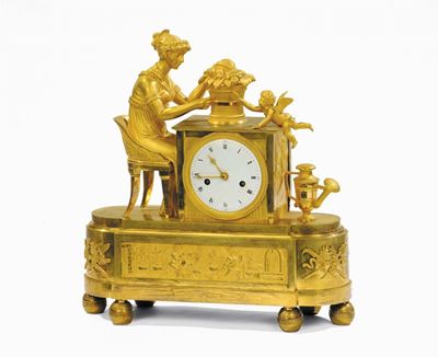 Pendola da Camino in Bronzo Dorato Raffigurante il Giardino Dell’amore, Francia Inizi XIX Secolo