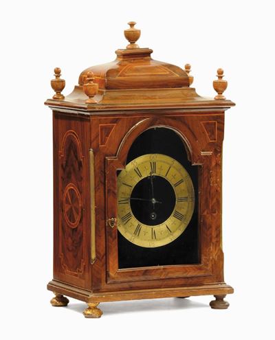 Pendola con Cassa in Legno Lastronata e Intarsiata, Francia Inizi XVIII Secolo
