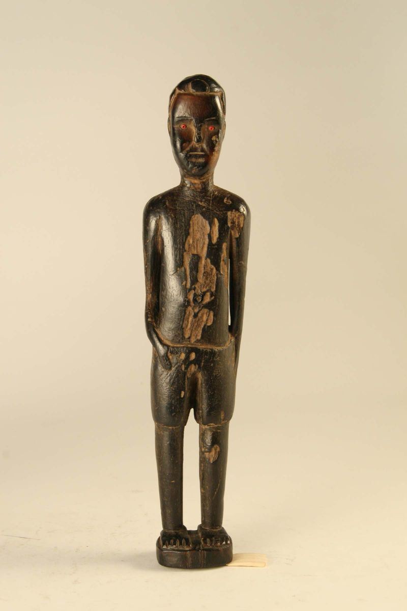 Figura di tipo coloniale, Bari (Sudan)  - Asta Arte Africana - Cambi Casa d'Aste