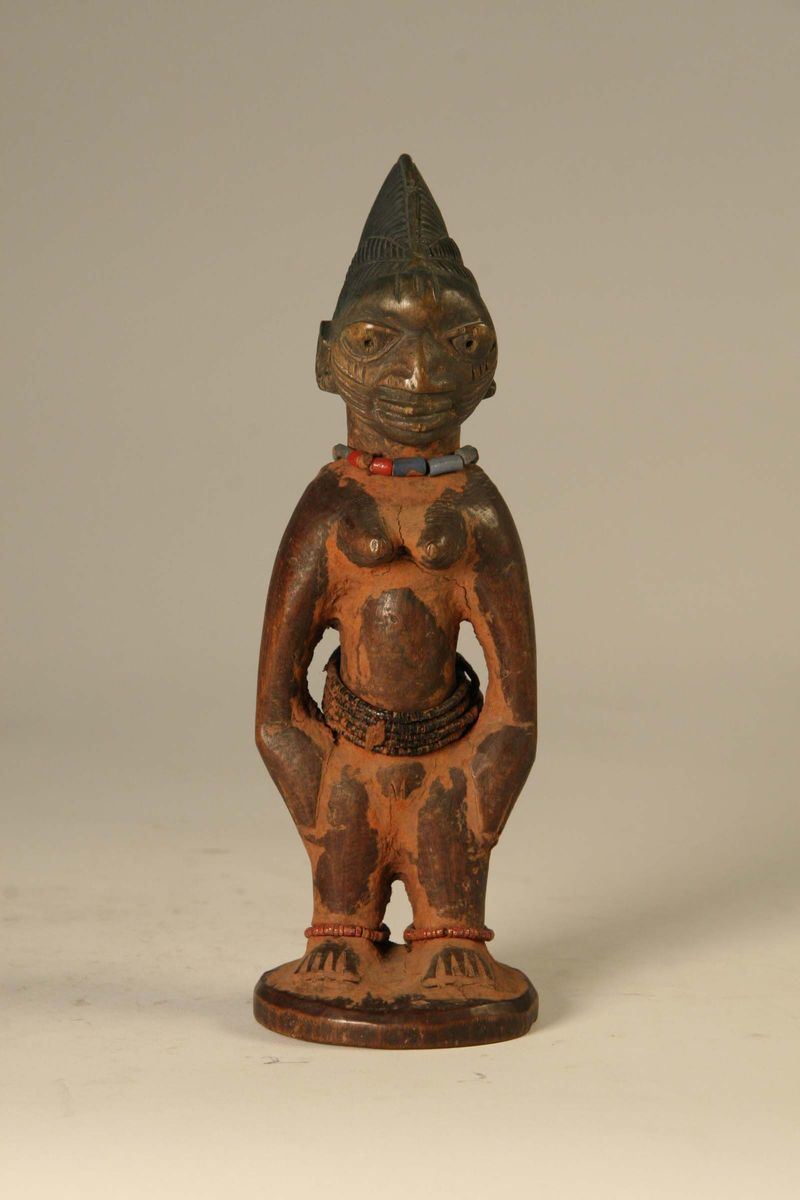 Figura di gemello ibeji, Yoruba, villaggio Isein-Oyo, scultore della famiglia Facade (Nigeria)  - Asta Arte Africana - Cambi Casa d'Aste